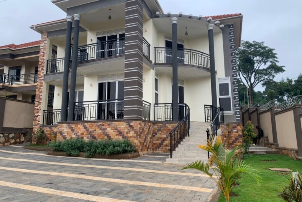 This-new-house-for-quick-sale-in-Kiwatule-Kampala-37-1170×785